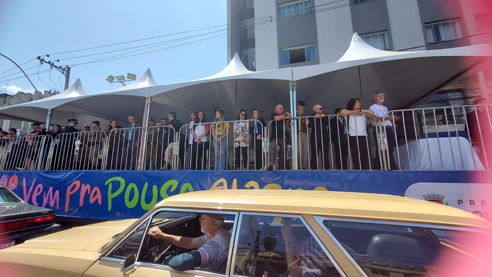 Imagem 5 da notícia: Vereadores acompanham Desfile de 7 de setembro em Pouso Alegre
