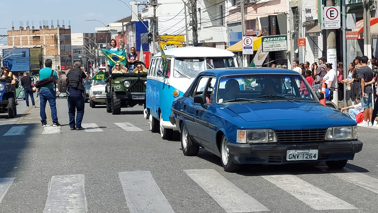 Imagem 6 da notícia: Vereadores acompanham Desfile de 7 de setembro em Pouso Alegre