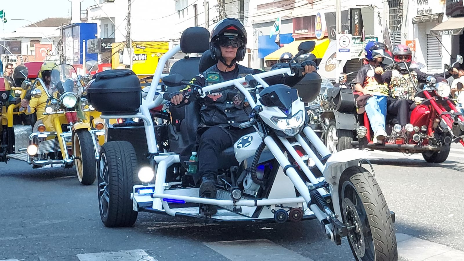 Imagem 1 da notícia: Vereadores acompanham Desfile de 7 de setembro em Pouso Alegre