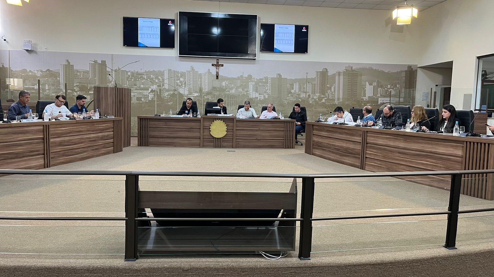 Imagem 1 da notícia: Vereadores acompanham prestação de contas do 2º quadrimestre de 2022
