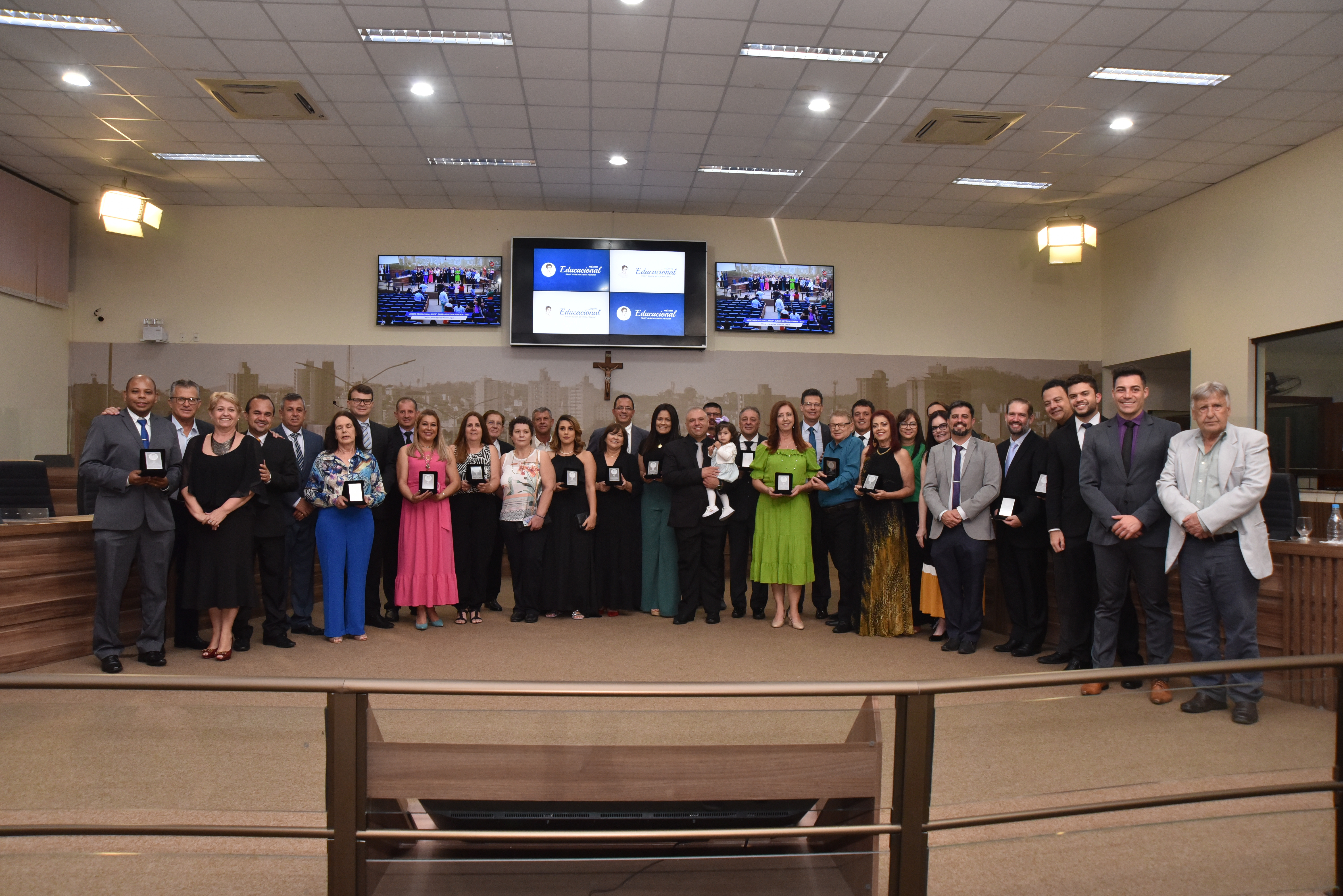 Imagem 1 da notícia: Câmara entrega Medalha do Mérito Educacional