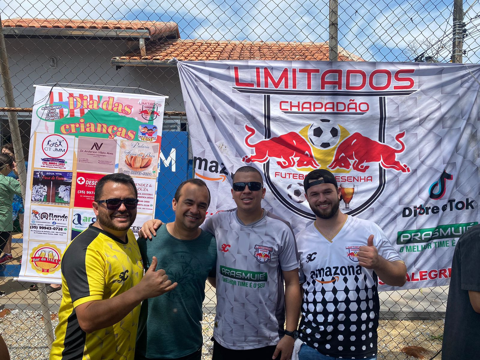 Imagem 1 da notícia: Vereador acompanha festividades do feriado das crianças