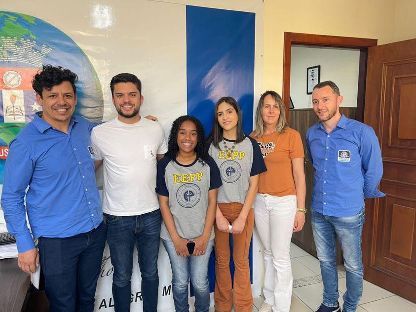 Imagem 1 da notícia: Estudantes de Paraguaçu, campeãs da gincana do saber na cidade, comemoram colocação com visita à Câmara de Pouso Alegre