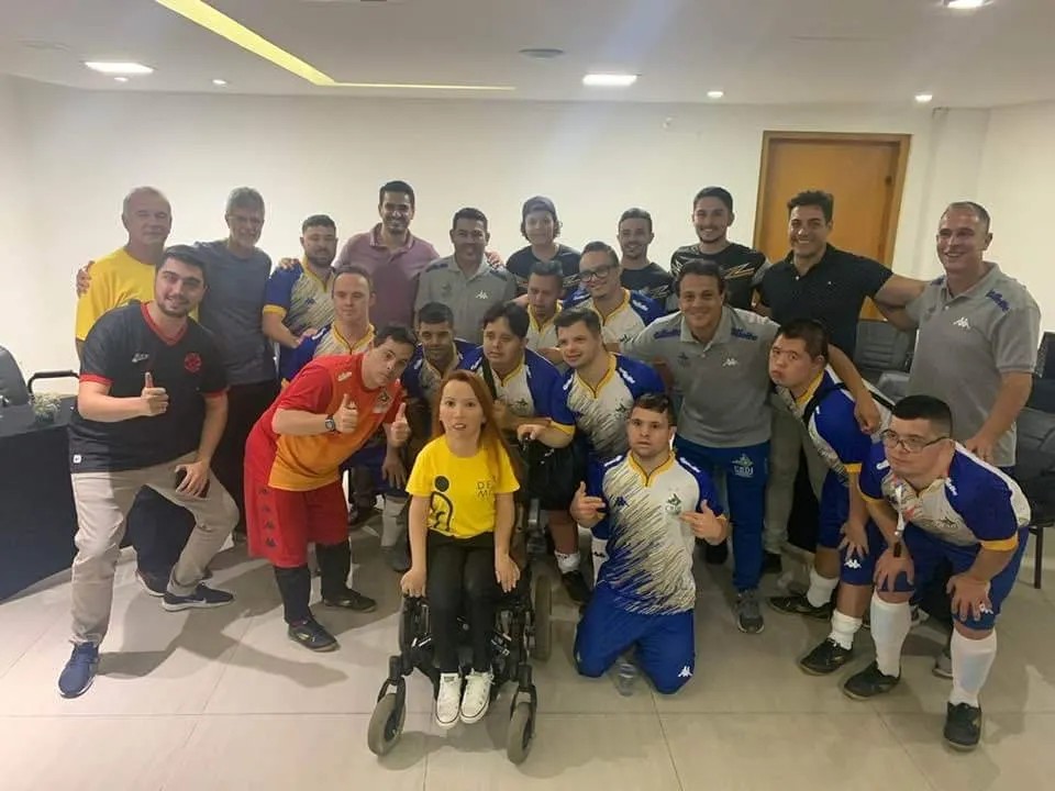 Imagem 1 da notícia: Presidente da Comissão da pessoa com deficiência da Câmara acompanha atividade de lançamento do Futsal Down