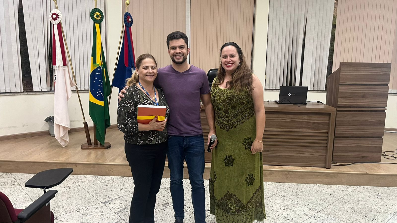Imagem 2 da notícia: Vereadores realizam homenagem durante sessão da Câmara