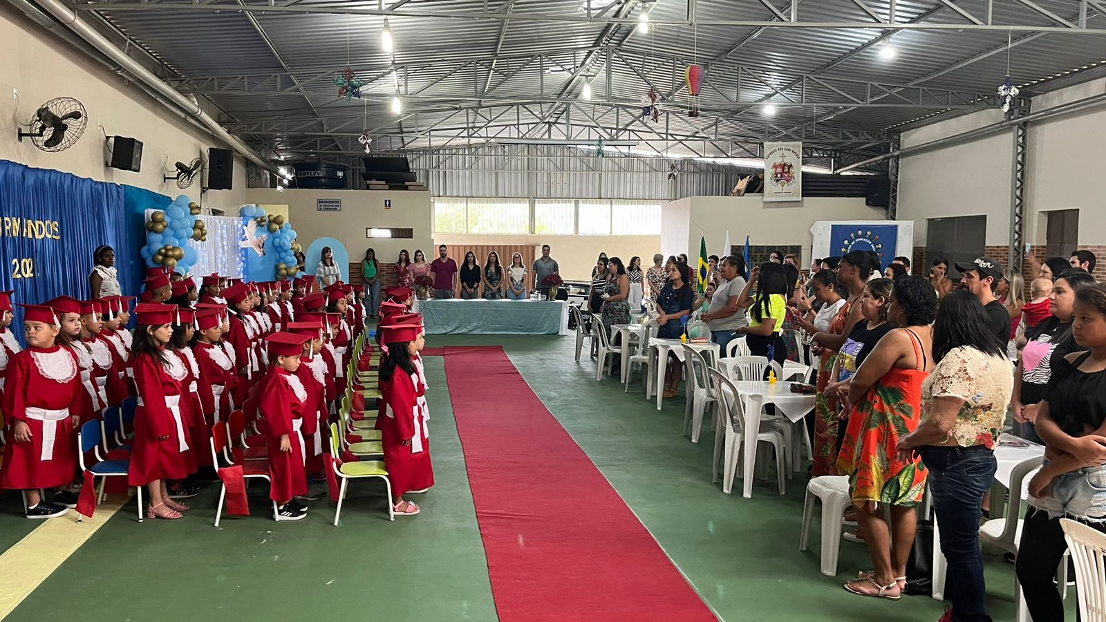 Imagem 2 da notícia: Vereador participa de formatura na Creche Irmã Esther