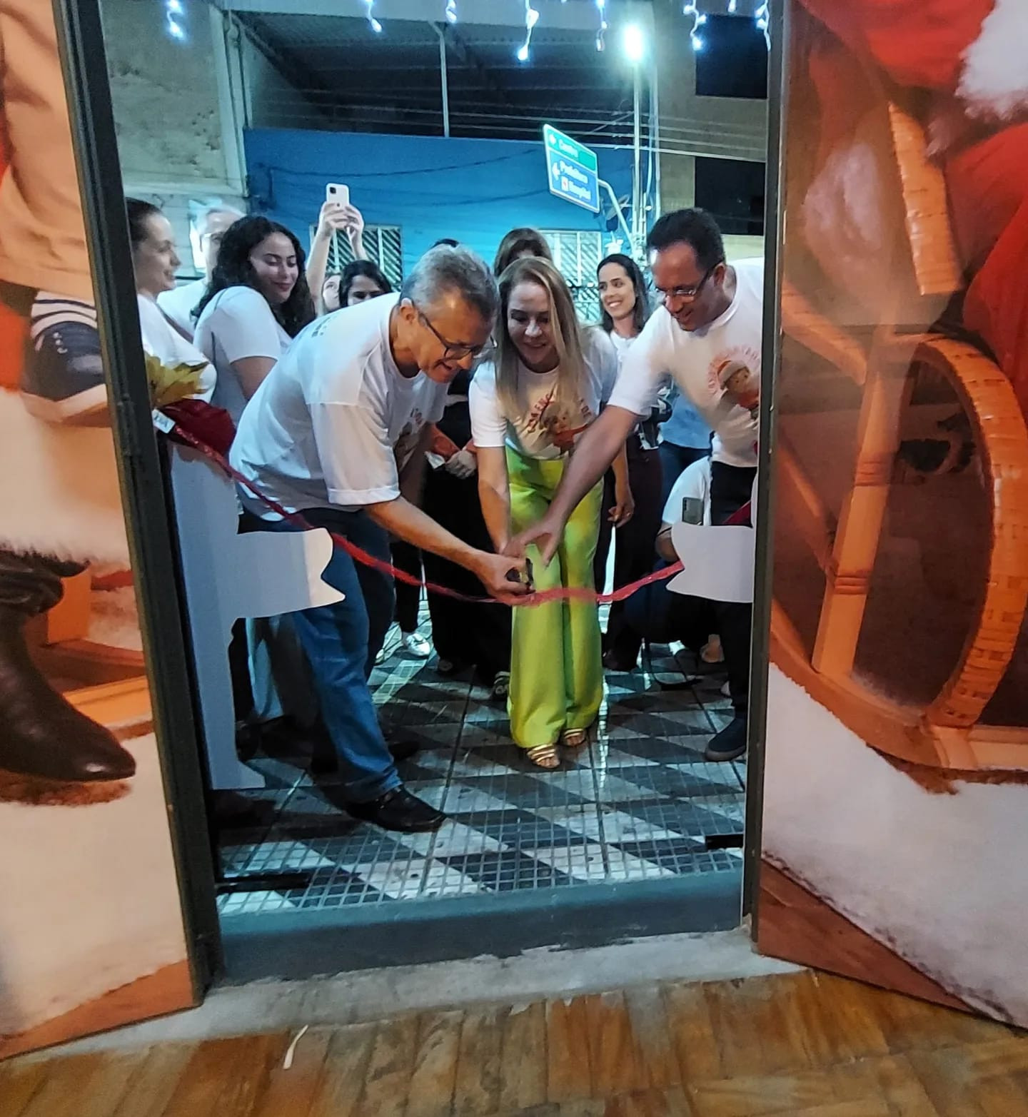 Imagem 1 da notícia: Presidente da Câmara participa da abertura oficial da Casa do Papai Noel