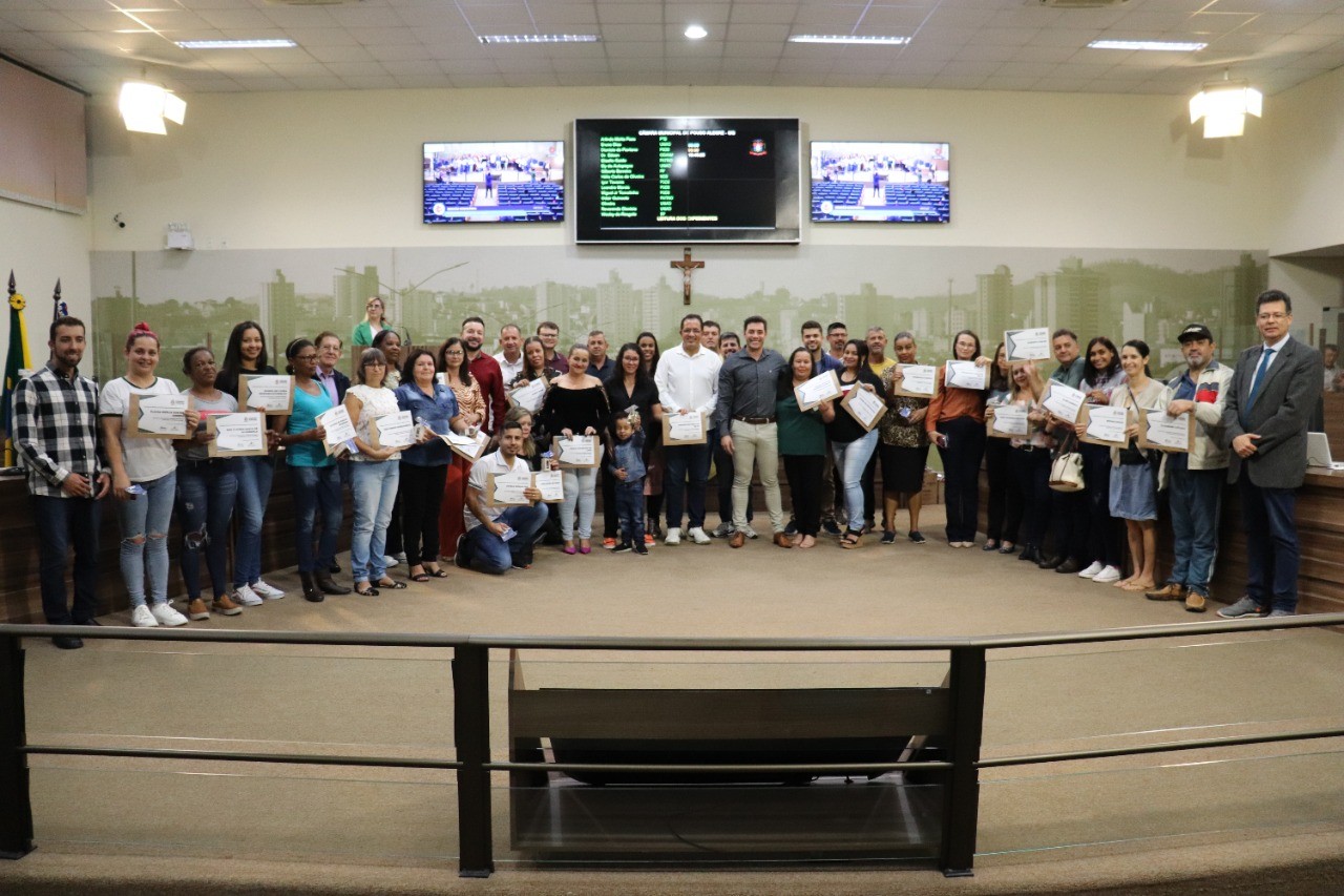 Imagem 1 da notícia: Dia do “Profissional da Higienização, Lavanderia Hospitalar e Costura: Câmara realiza homenagem durante sessão ordinária