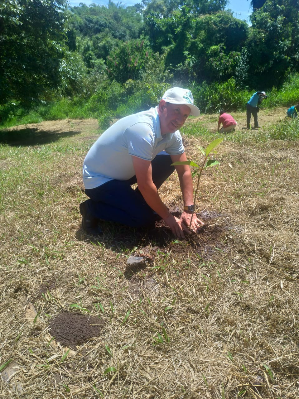 Imagem 6 da notícia: Vereadores participam do Projeto Raízes da União com plantio de mudas de árvores na Serra da Mantiqueira