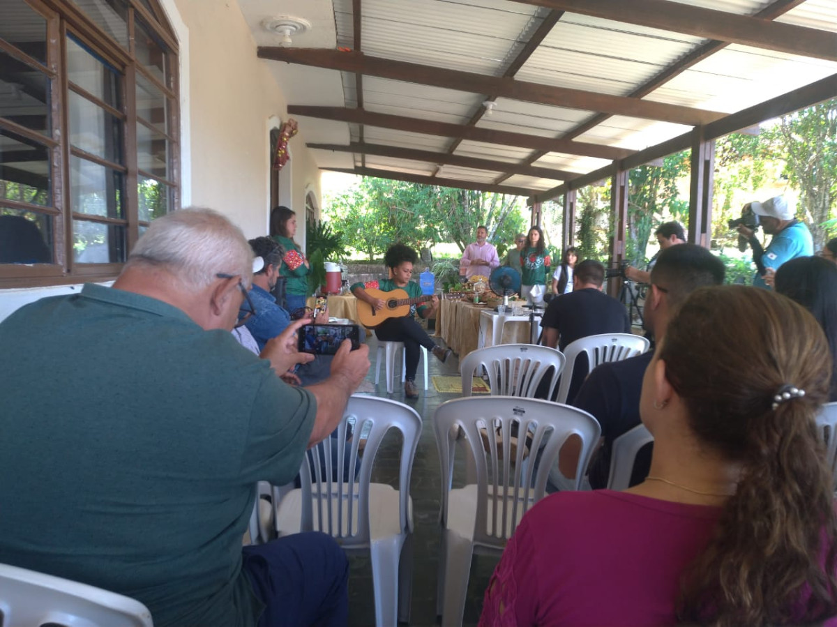 Imagem 4 da notícia: Vereadores participam do Projeto Raízes da União com plantio de mudas de árvores na Serra da Mantiqueira
