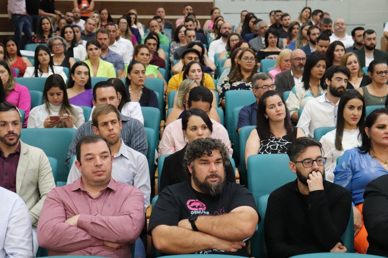 Imagem 2 da notícia: Vereadores acompanham posse de diretores escolares da Rede Estadual*