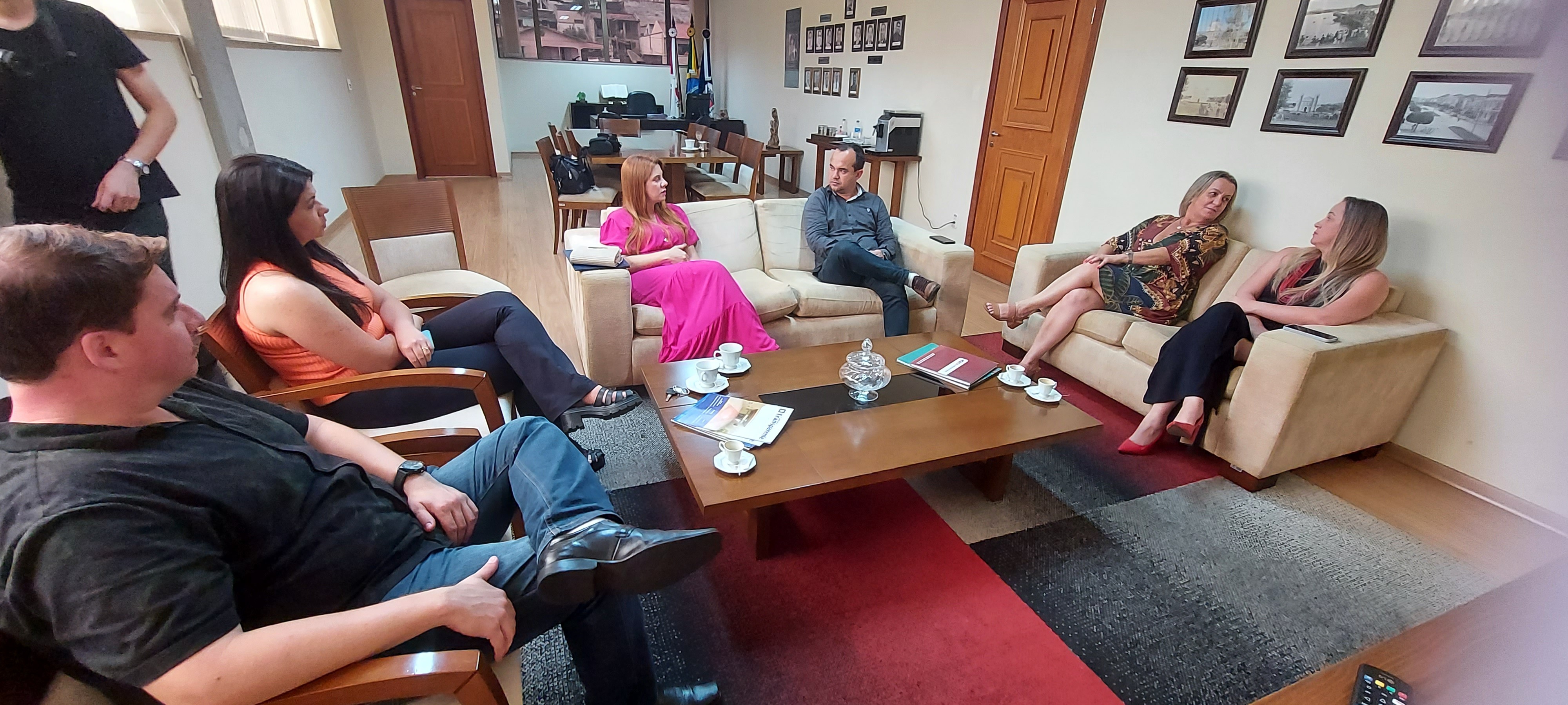 Imagem 1 da notícia: Presidente da Câmara recebe equipe da Superintendência Regional de Ensino