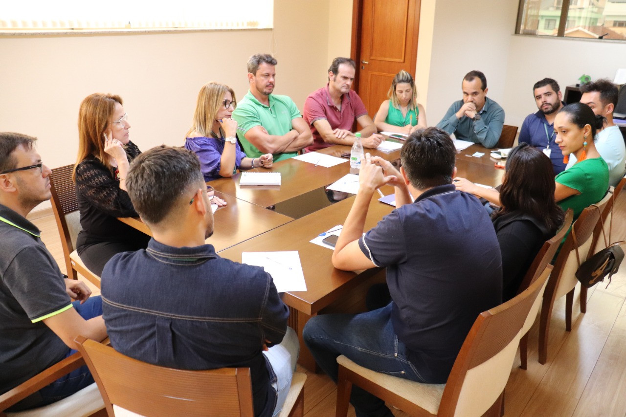 Imagem 1 da notícia: Mesa Diretora se reúne com os chefes de setores da Câmara