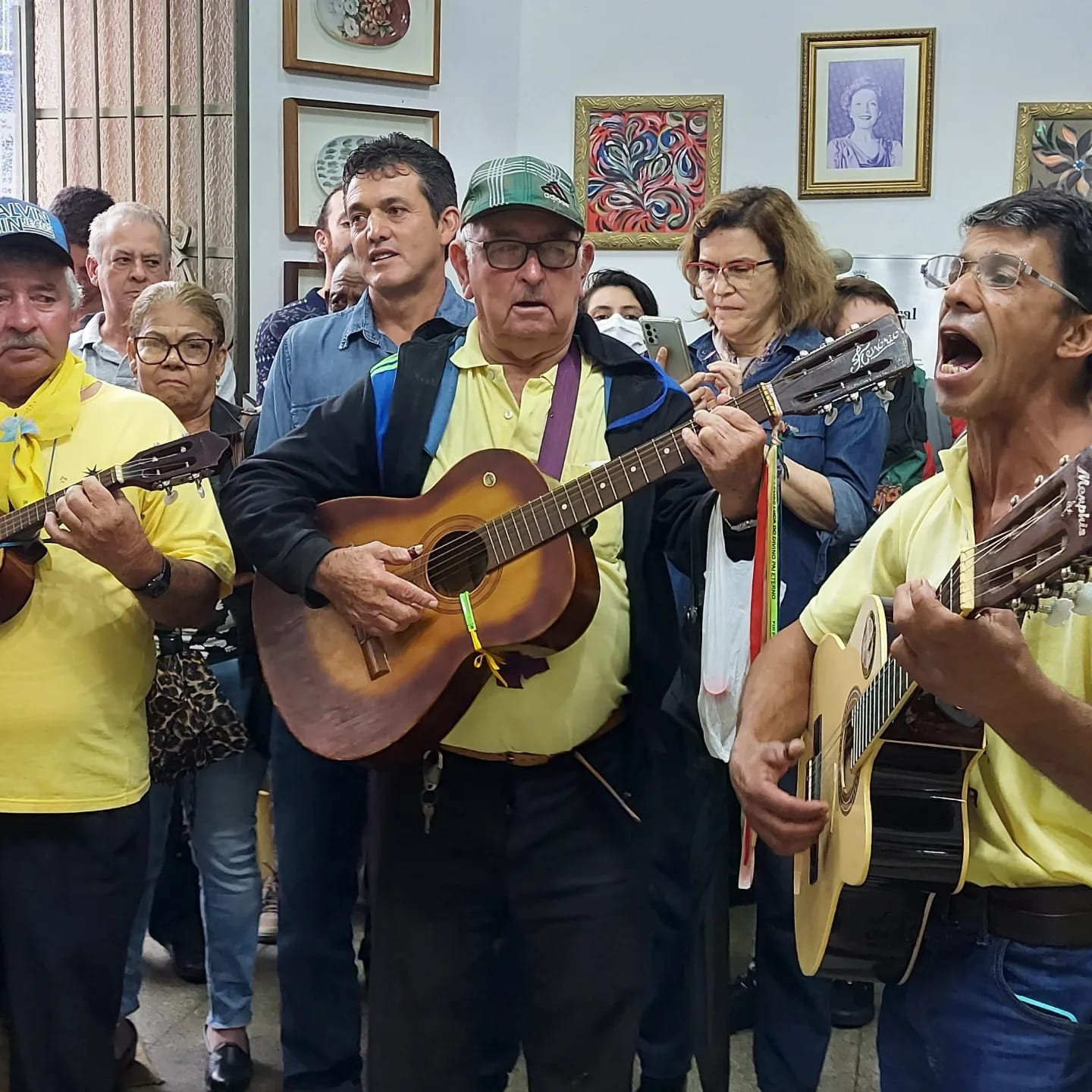 Imagem 1 da notícia: Dia Municipal da Folia de Reis: vereador acompanha festa de cultura religiosa