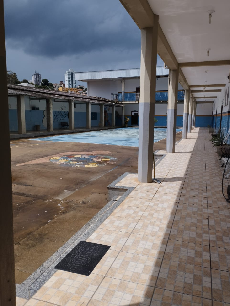 Imagem 3 da notícia: Vereador acompanha limpeza do prédio do CNEC assumido pelo Município