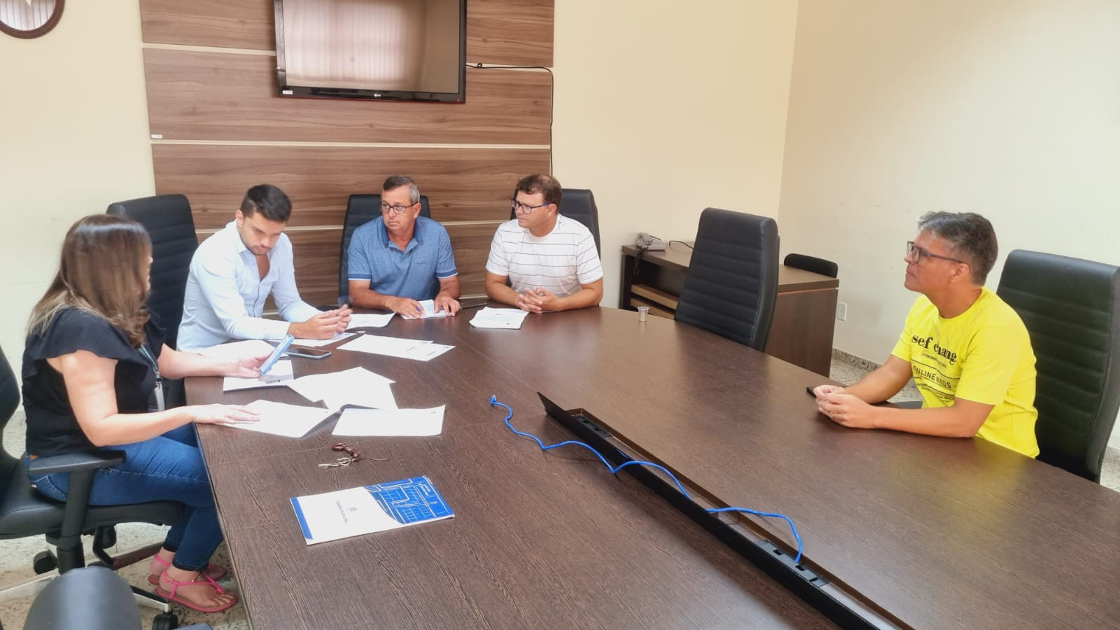 Imagem 1 da notícia: Comissão de Administração Pública e de Administração Financeira e Orçamentária se reúnem para apreciar projetos