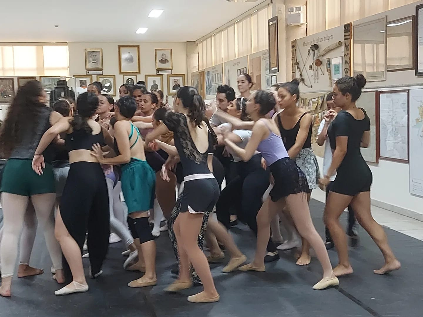 Imagem 3 da notícia: Projeto "Onde a arte acontece", do Ballet Luiz Henrique, leva centenas de pessoas ao Museu da Câmara