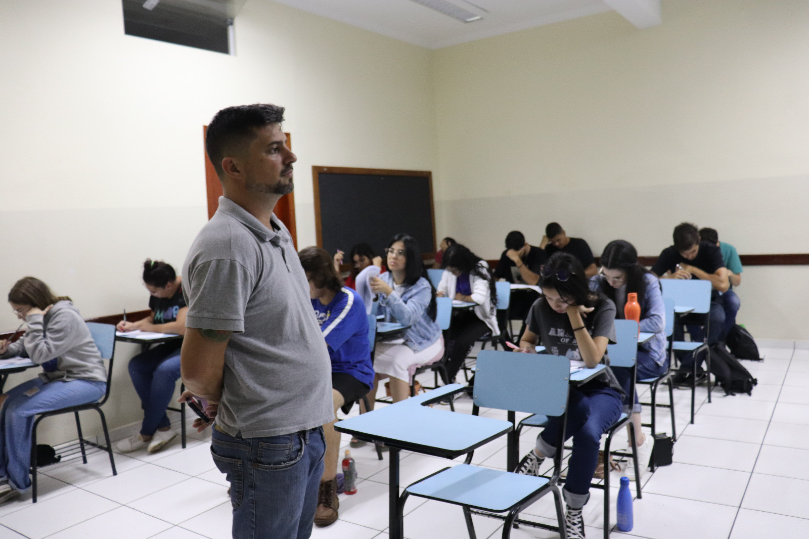 Imagem 1 da notícia: Após incentivar inscrições de estudantes,  vereador comemora número de adeptos para o Cursinho Municipal