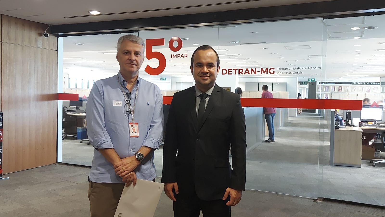 Imagem 1 da notícia: Presidente da Câmara apresenta, em Belo Horizonte, pedido para melhorias no serviço do Detran em Pouso Alegre