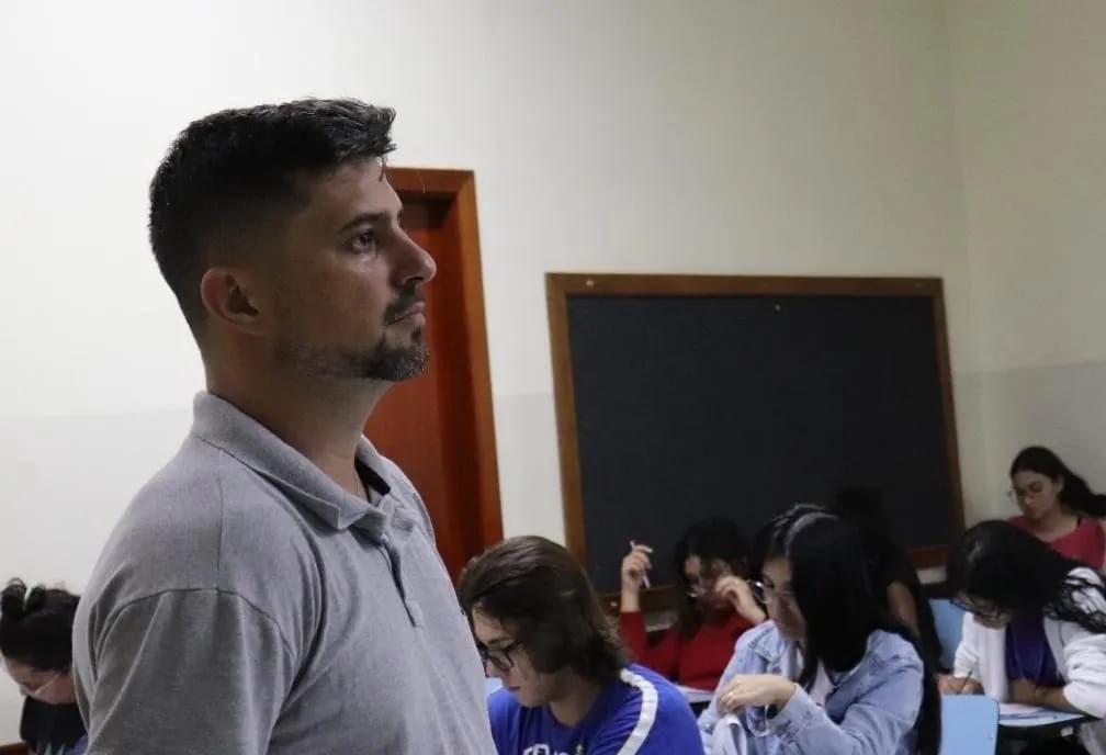 Imagem 1 da notícia: Vereador chama atenção de estudantes para resultado do processo seletivo do cursinho gratuito Pré-Enem e Pré-Vestibular