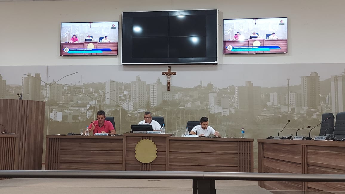 Imagem 1 da notícia: Comissão de Administração Pública analisa três projetos em reunião realizada nesta segunda (06)