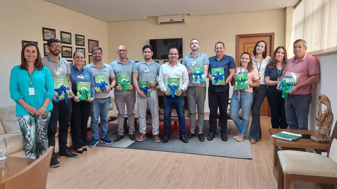 Imagem 1 da notícia: Vereadores recebem representantes do Sicredi