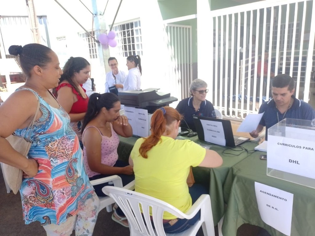 Imagem 2 da notícia: CAC da Câmara Municipal oferece serviços gratuitos na ação de saúde do bairro Cruz Alta