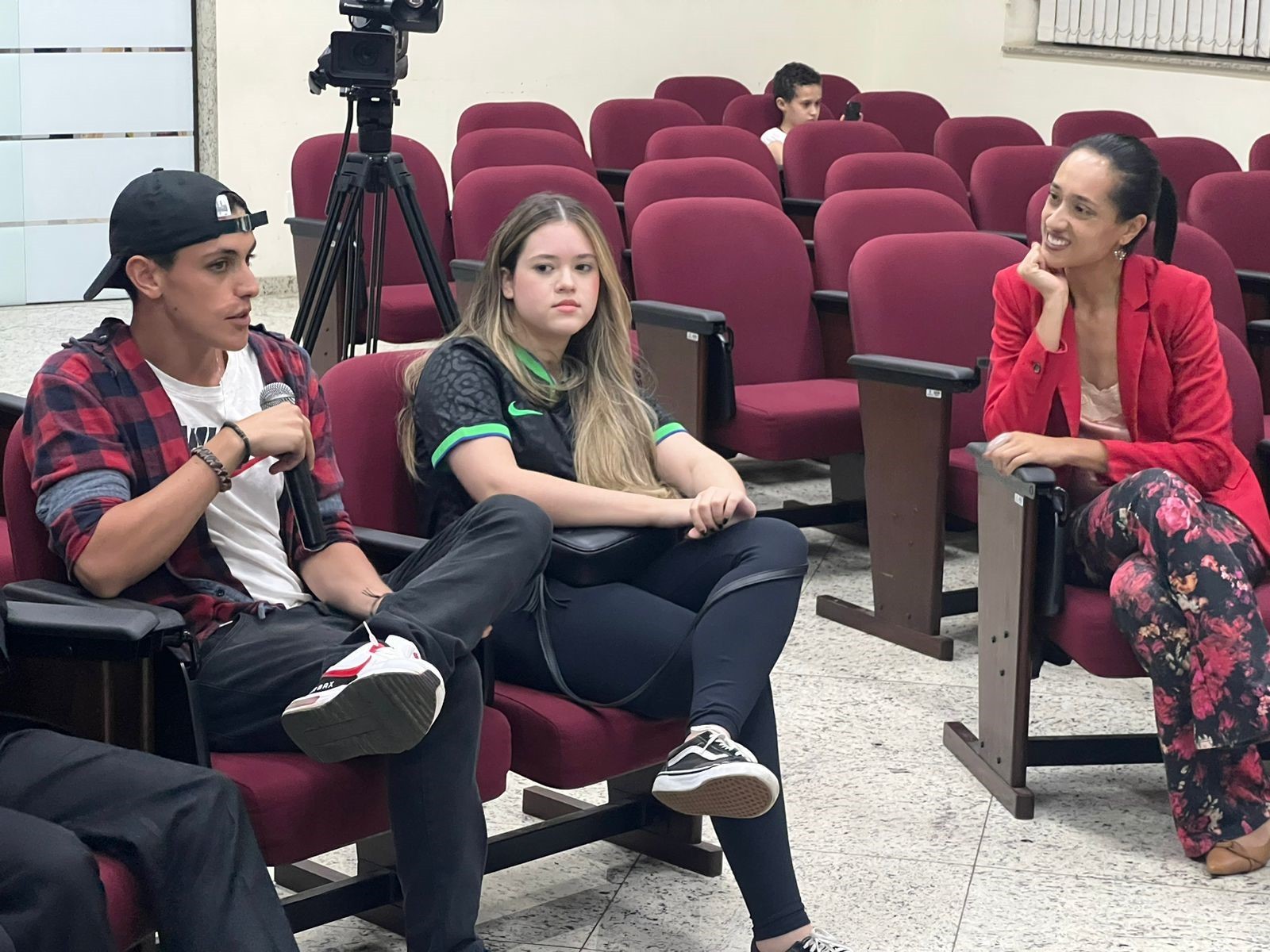 Imagem 2 da notícia: Parlamento Jovem tem continuidade em Pouso Alegre com a presença de universitários da FDSM