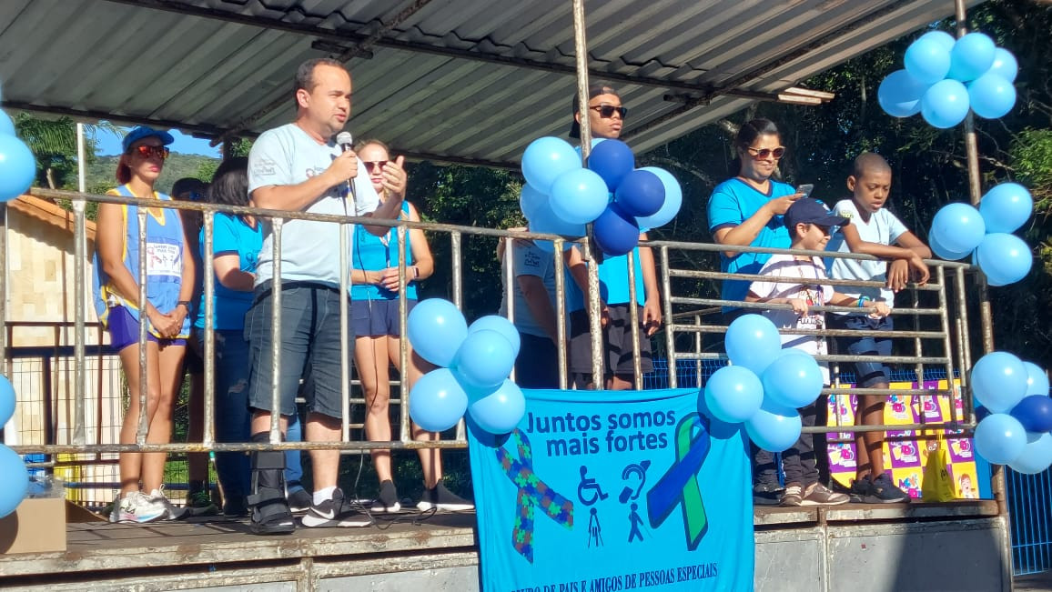Imagem 1 da notícia: Presidente da Câmara acompanha início das atividades da "Semana Azul"