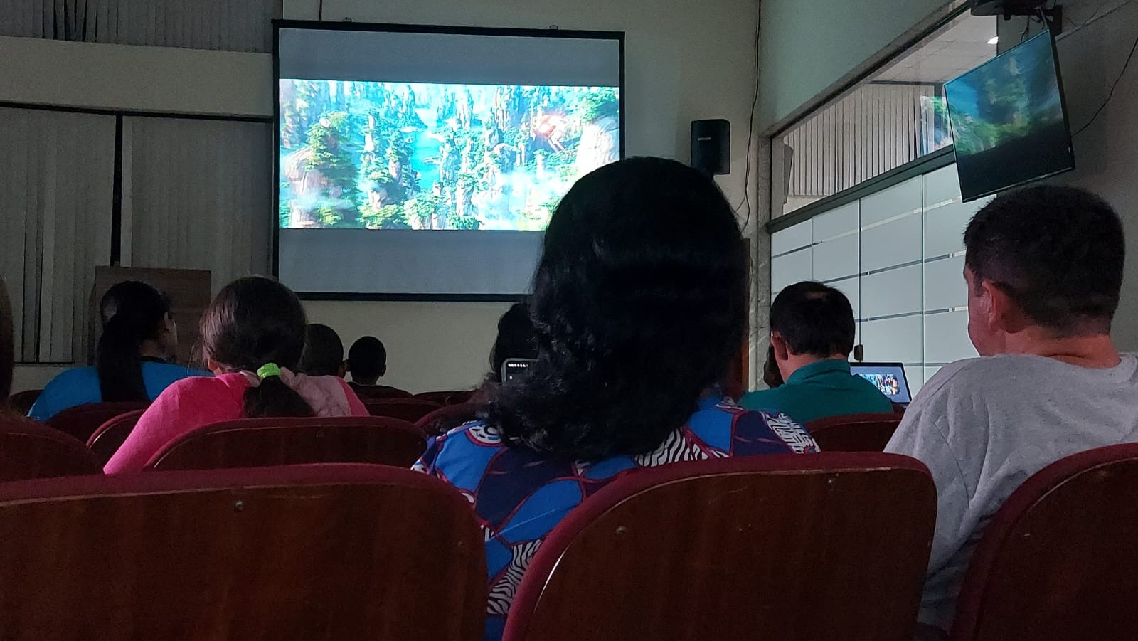 Imagem 1 da notícia: Câmara recebe "Cine Azul"
