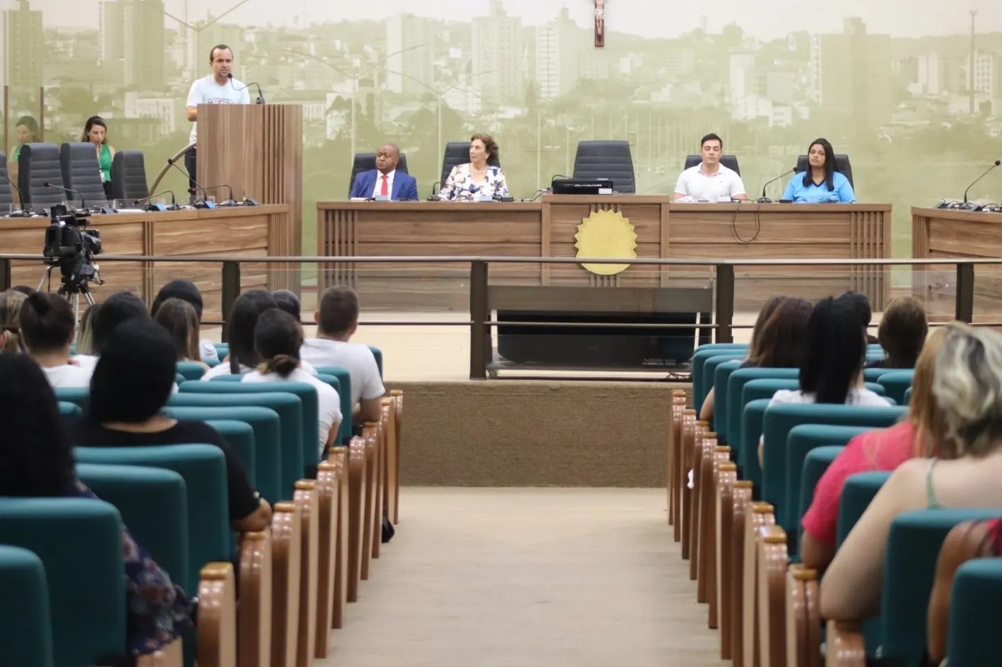 Imagem 1 da notícia: Profissionais da saúde, educadores e pais de autistas se reúnem em mais um encontro da "Semana Azul"