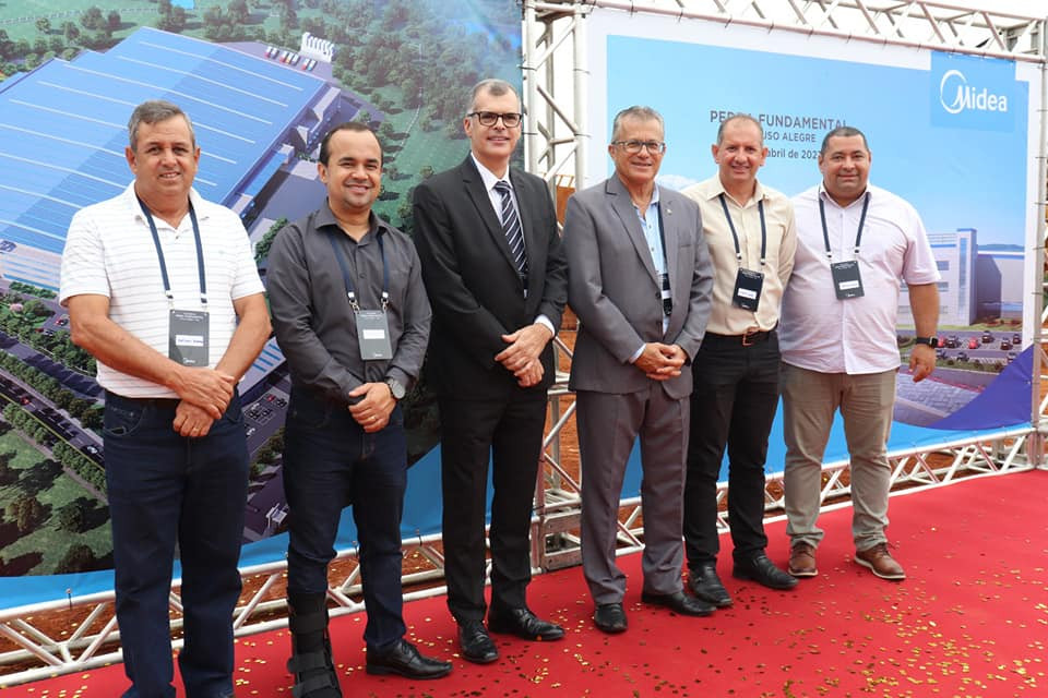 Imagem 1 da notícia: Vereadores acompanham lançamento da Pedra Fundamental da Multinacional Midea em Pouso Alegre
