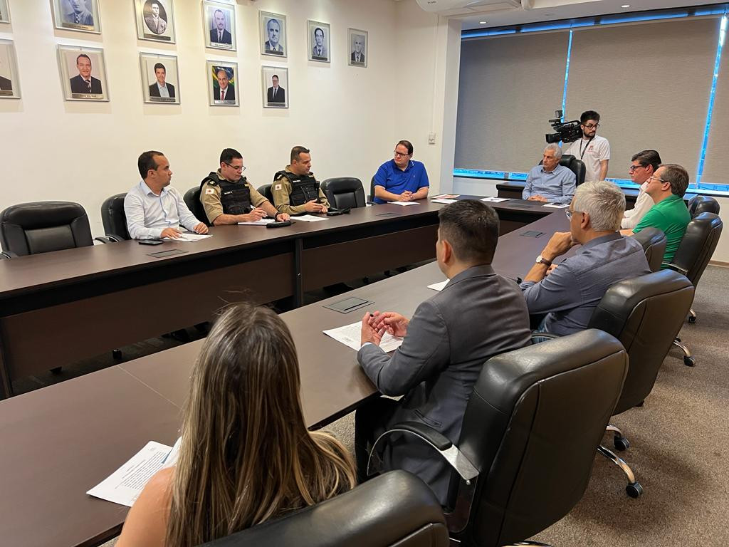 Imagem 2 da notícia: Presidente da Câmara participa de reunião sobre segurança pública