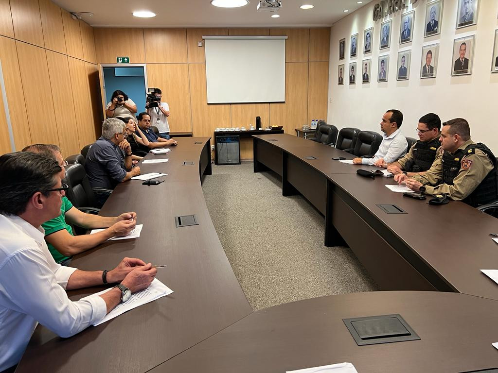 Imagem 1 da notícia: Presidente da Câmara participa de reunião sobre segurança pública