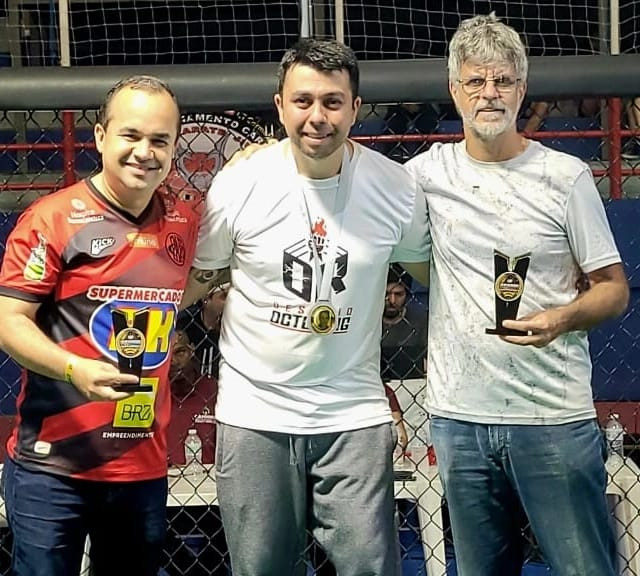 Imagem 1 da notícia: Presidente da Câmara recebe homenagem por apoio ao Desafio Octoring