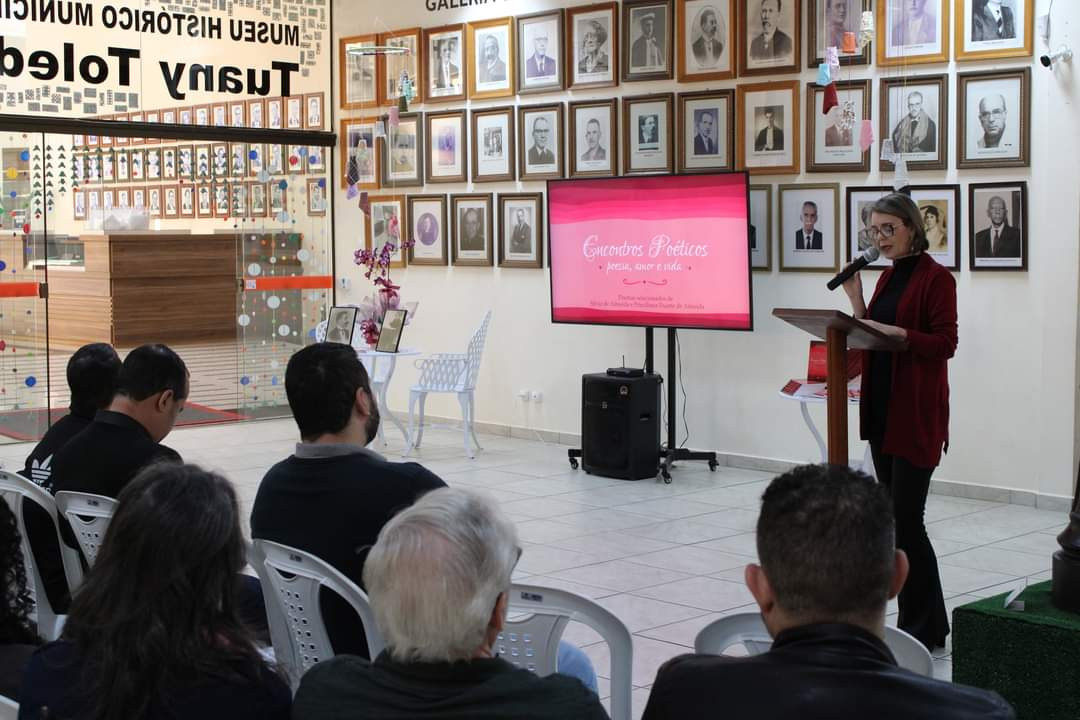Imagem 2 da notícia: Museu Histórico Tuany Toledo realiza lançamento do livro “Encontros Poéticos: poesia, amor e vida”