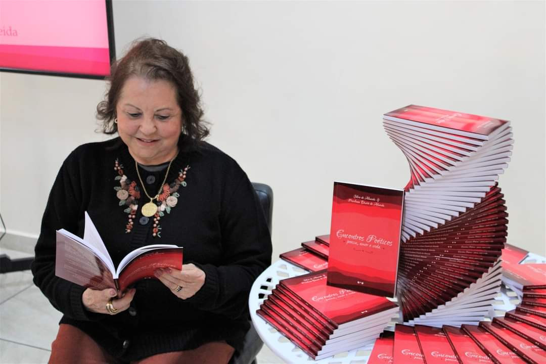 Imagem 6 da notícia: Museu Histórico Tuany Toledo realiza lançamento do livro “Encontros Poéticos: poesia, amor e vida”