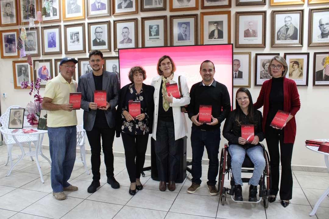 Imagem 1 da notícia: Museu Histórico Tuany Toledo realiza lançamento do livro “Encontros Poéticos: poesia, amor e vida”