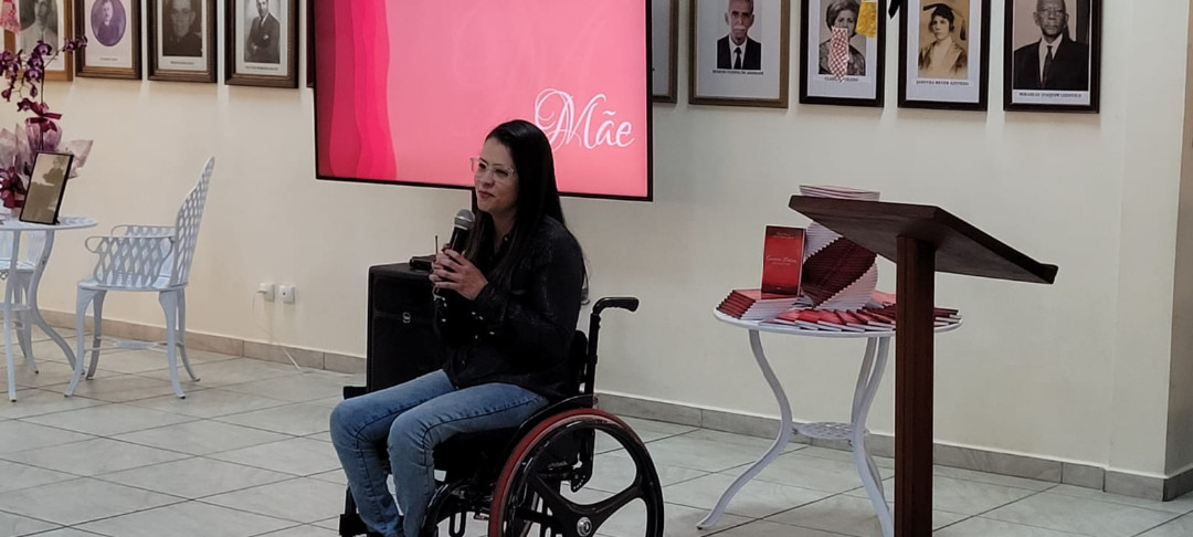 Imagem 4 da notícia: Museu Histórico Tuany Toledo realiza lançamento do livro “Encontros Poéticos: poesia, amor e vida”