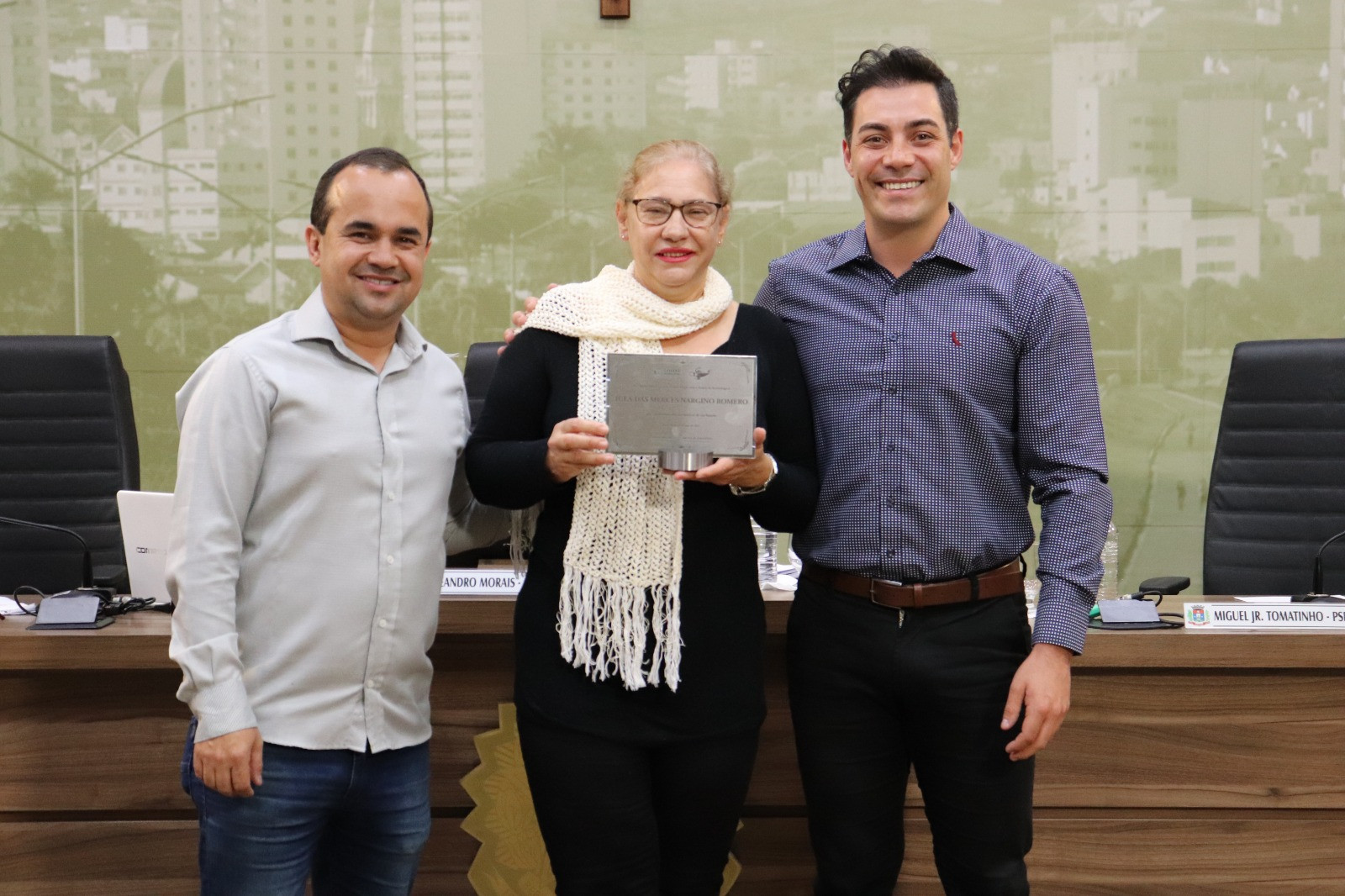 Imagem 1 da notícia: Enfermeira recebe homenagem da Câmara Municipal