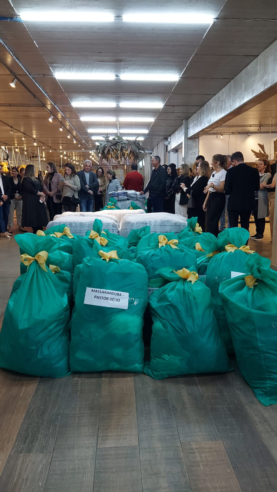 Imagem 2 da notícia: Vereadores participam do encerramento do Maio Solidário