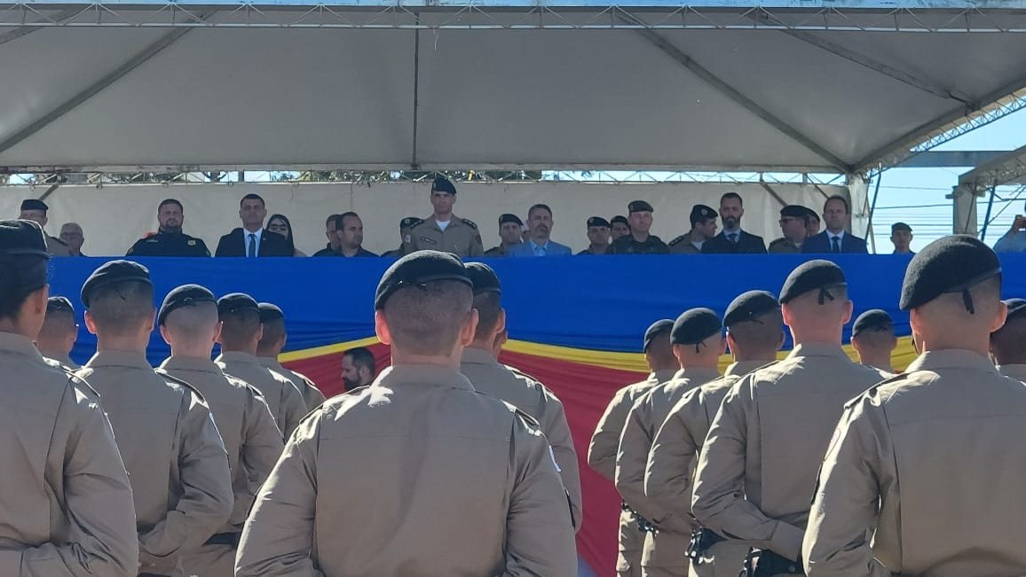 Imagem 1 da notícia: Presidente da Câmara acompanha cerimônia de formatura do Curso de Formação de Soldados