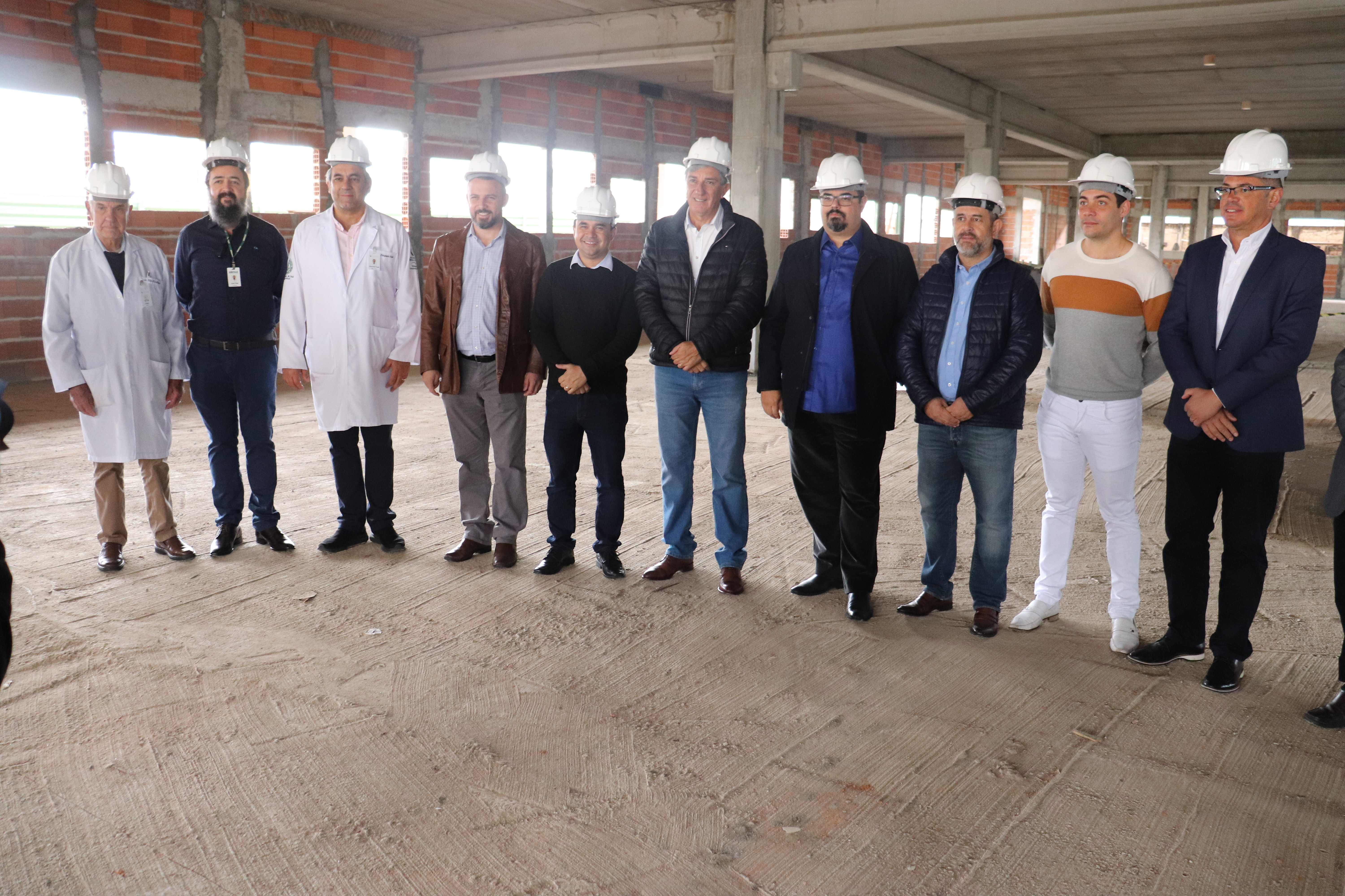 Imagem 1 da notícia: Vereadores acompanham visita do Vice-Governador de Minas Gerais ao HCSL
