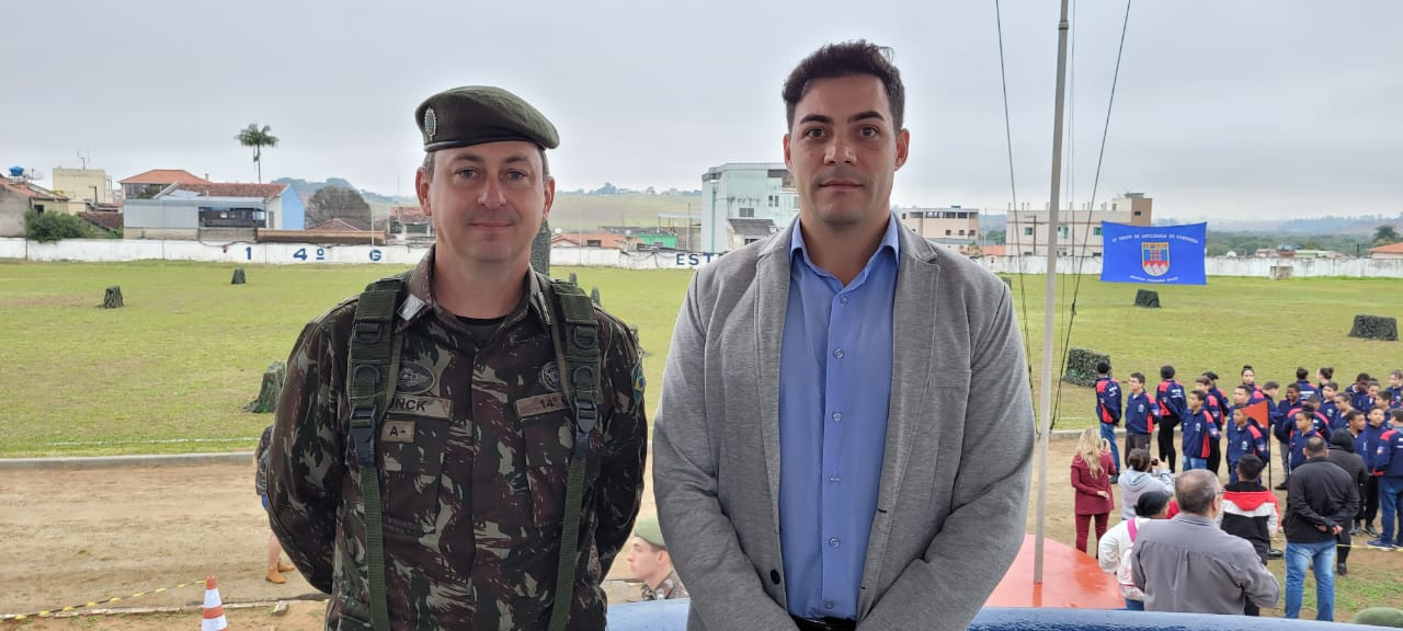 Imagem 1 da notícia: Vice-Presidente da Câmara participa de solenidade em comemoração ao Dia da Artilharia
