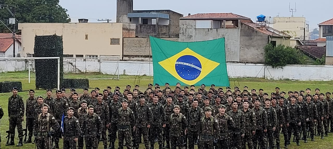 Imagem 3 da notícia: Vice-Presidente da Câmara participa de solenidade em comemoração ao Dia da Artilharia