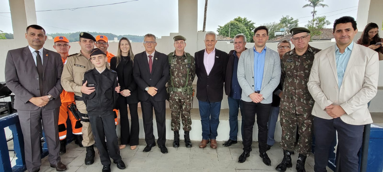Imagem 2 da notícia: Vice-Presidente da Câmara participa de solenidade em comemoração ao Dia da Artilharia