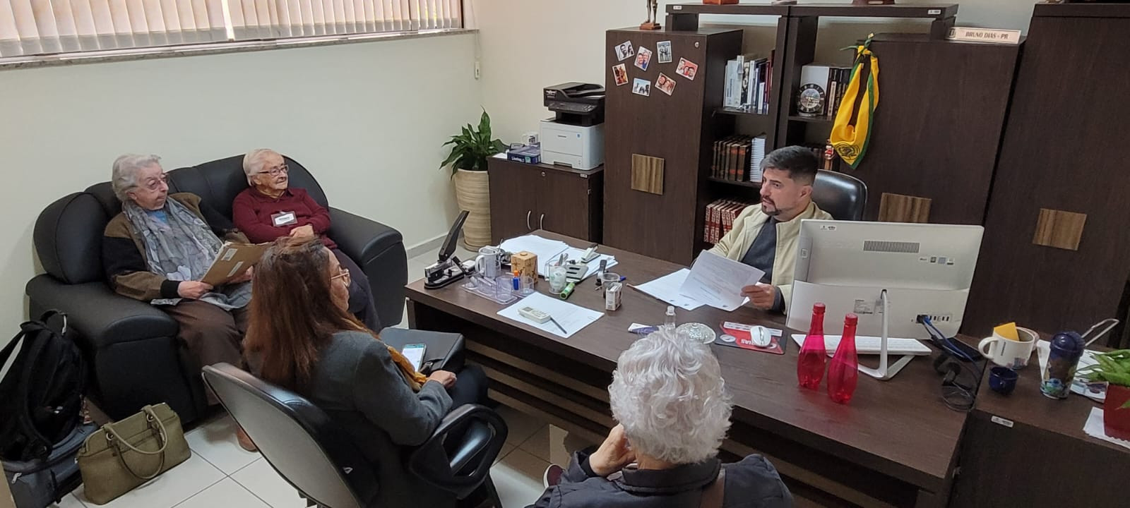 Imagem 2 da notícia: Vereador e CIAMPAR debatem sugestões para projeto de lei sobre Política Municipal dos Direitos da Mulher