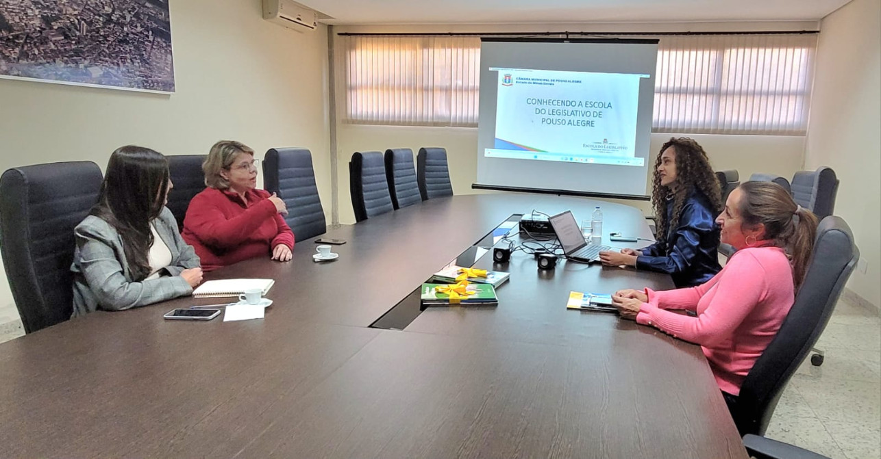 Imagem 2 da notícia: Escola do Legislativo de Pouso Alegre recebe visita da Câmara Municipal de Araras