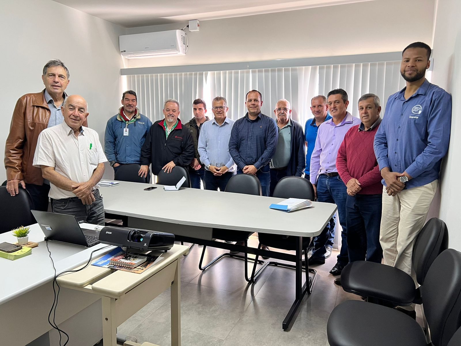 Imagem 1 da notícia: Na Coordenadoria Regional do IMA, vereadores tratam sobre o recebimento itinerante de embalagens vazias de defensivos agrícolas