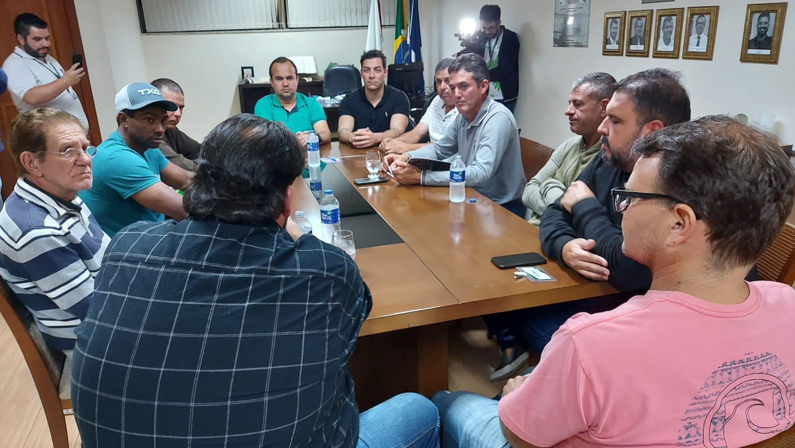 Imagem 1 da notícia: Vereadores recebem grupo de organizadores da Festa do Peão de Pouso Alegre